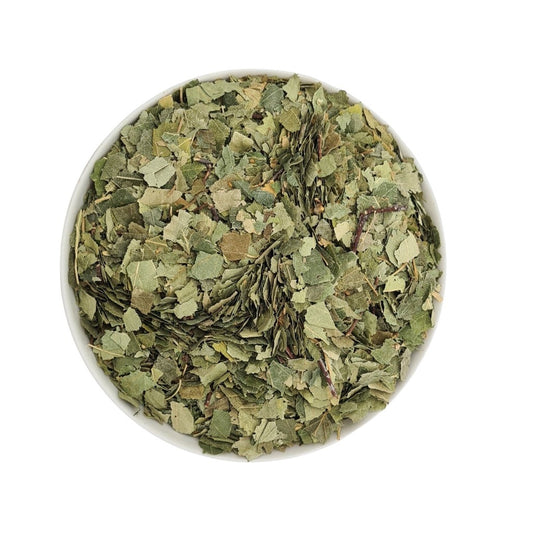 Birkenblätter in Schale