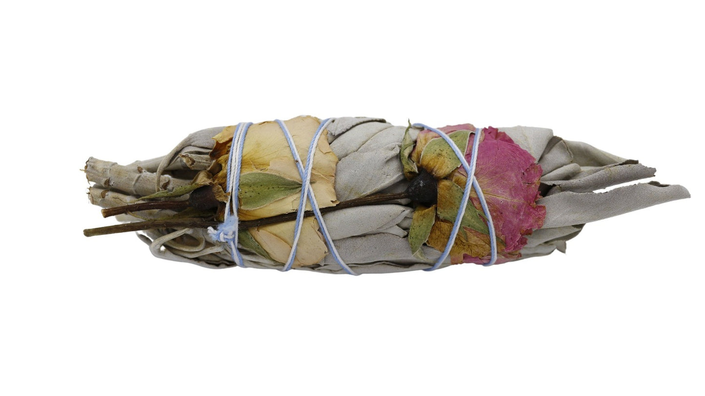 weißer Salbei und Rose gebunden