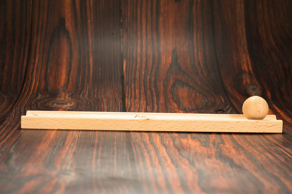 Räucherstäbchen-Halter aus Holz mit Holzkugel